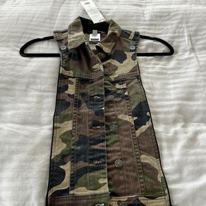 Veronica beard camo dickey